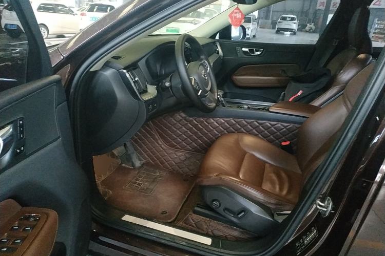 Used Volvo XC60 2019 T5 4x4 Zhiyuan Edition China VI Standard