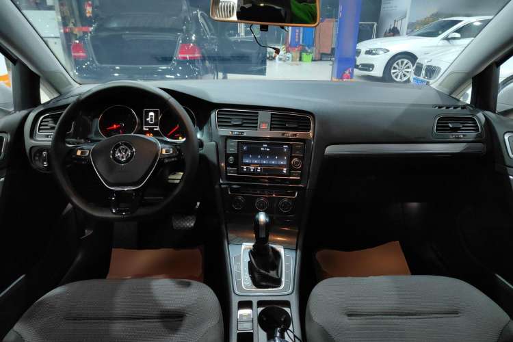 Used Volkswagen Golf 2018 230TSI Automatic Comfort Model
