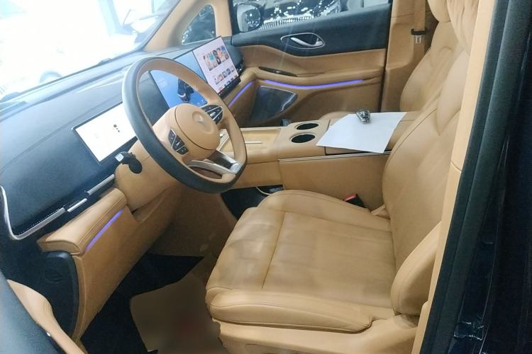 Used VOYAH Dream 2025 PHEV Four-Wheel Drive Prestige Kunpeng Edition
