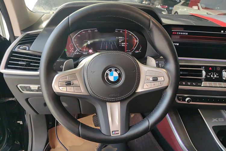 Used BMW X5 2022 xDrive 30Li Luxury M Sport Package
