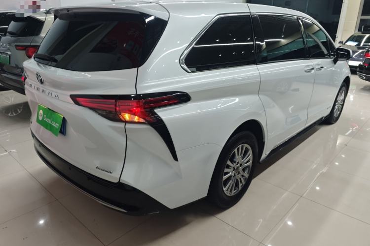 Used Toyota Sienna 2021 2.5L Hybrid Luxury Edition
