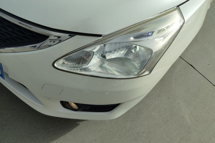 Used Nissan Tiida 2011 1.6L Manual Comfort Version
