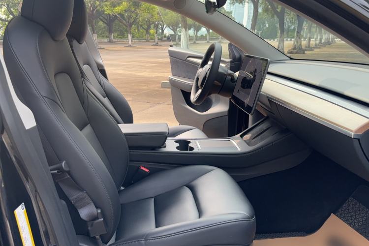 Used Tesla Model Y 2022 Long-Range All-Wheel-Drive Version
