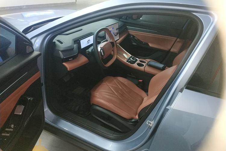 Used  L6 2025 EM-i 140km Starship Edition
