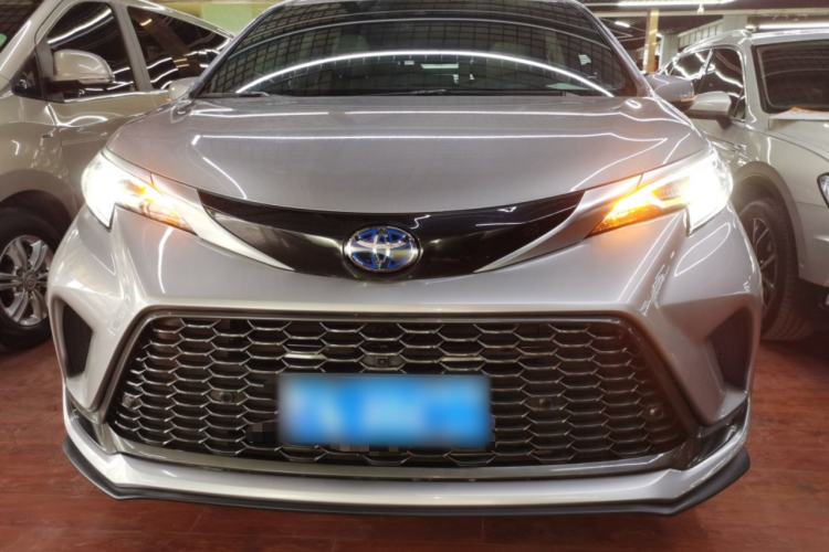 Used Toyota Granvia 2022 2.5L Hybrid Prestige Edition
