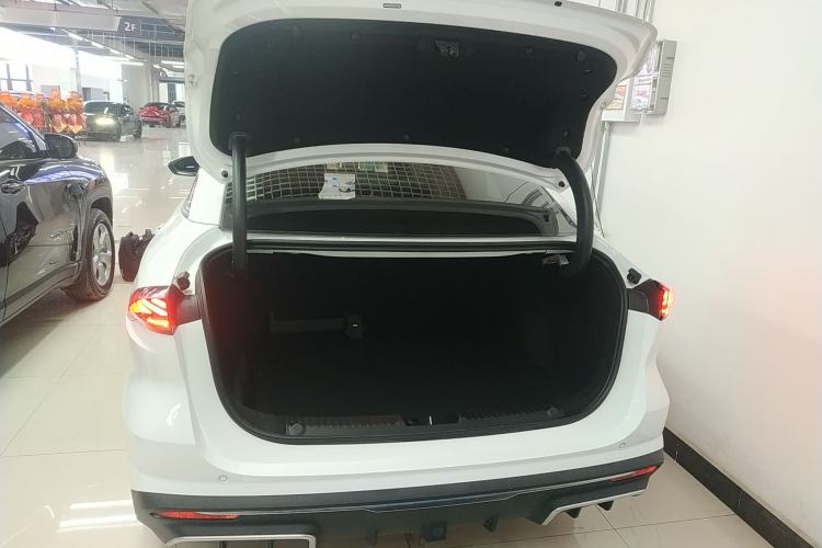 Used  L6 2025 EM-i 140km Explorer+ Edition