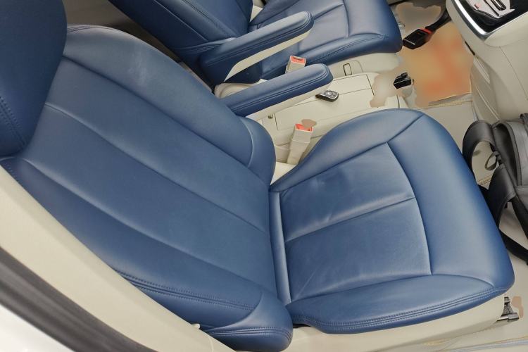 Used Buick GL8 2023 Land Executive Class Comfort Model
