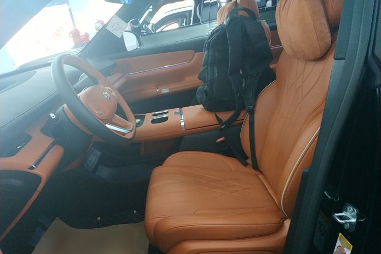 Used  Q07 2025 215 Flagship PLUS
