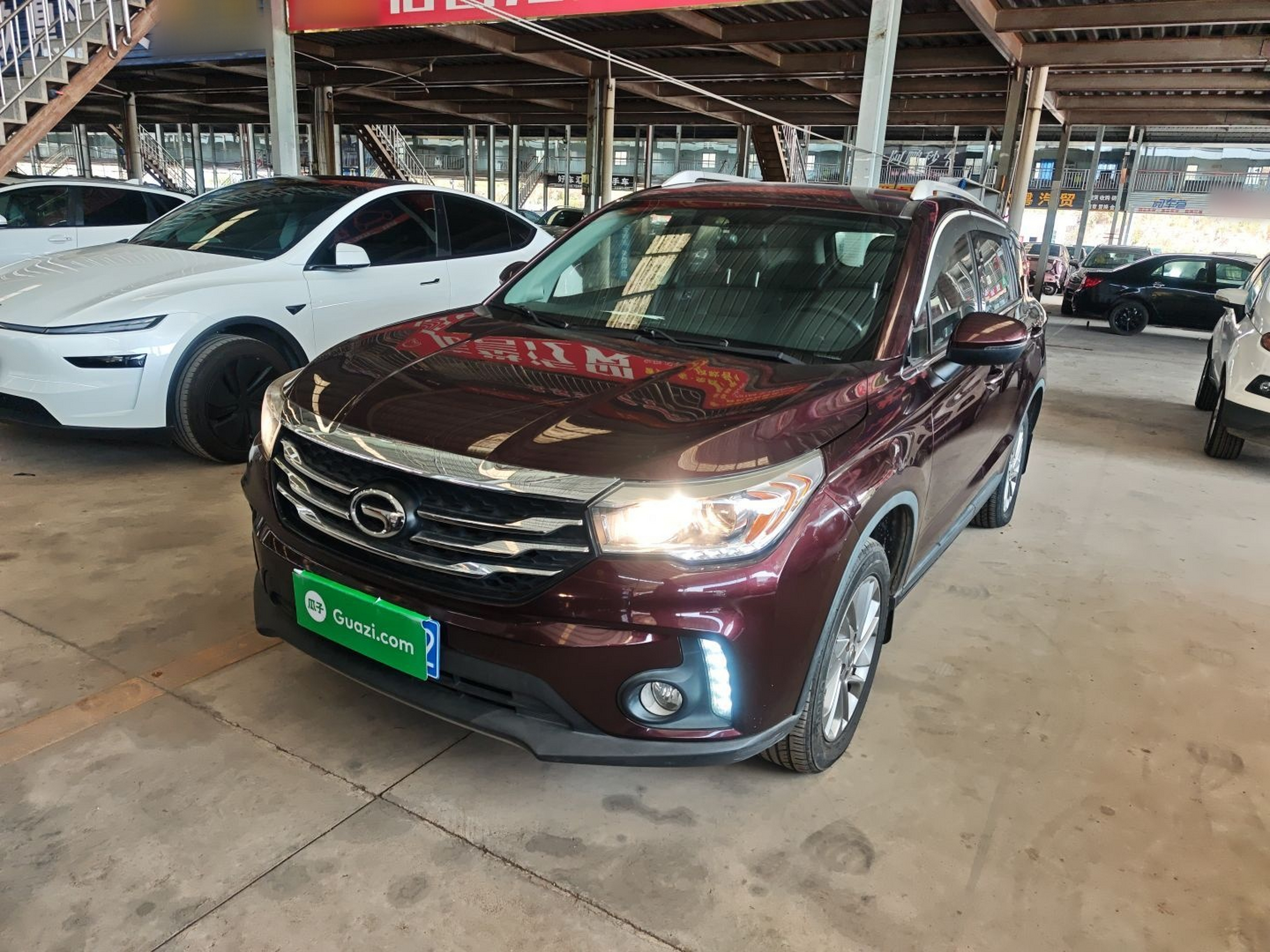 Под передней частью автомобиля