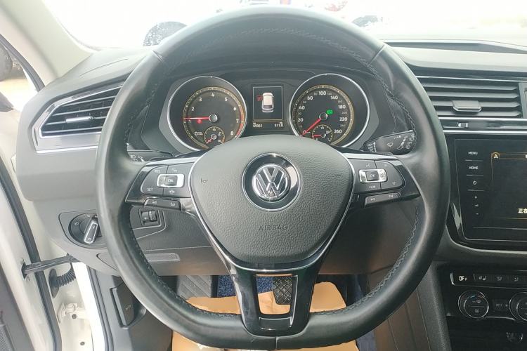 Used Volkswagen Tiguan L 2019 Revised 330TSI Automatic Two-Wheel Drive Smart & Luxury Edition China VI Standard