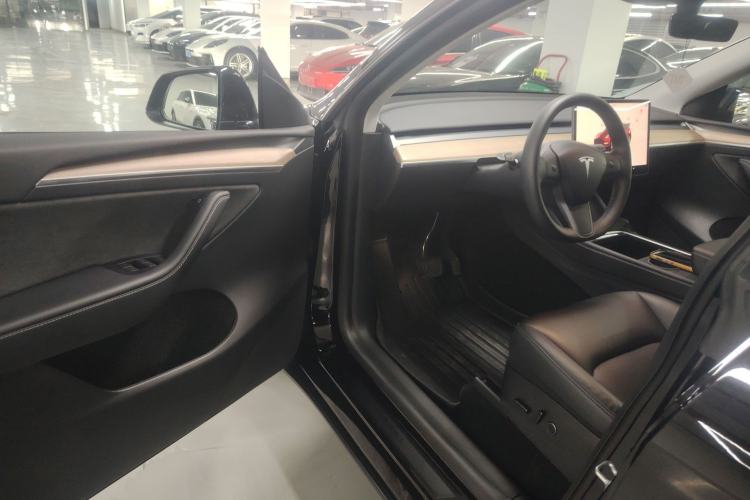 Used Tesla Model Y 2022 Rear-Wheel-Drive Version
