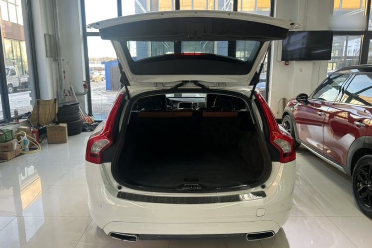 Used Volvo V60 2014 T5 Zhiya Edition