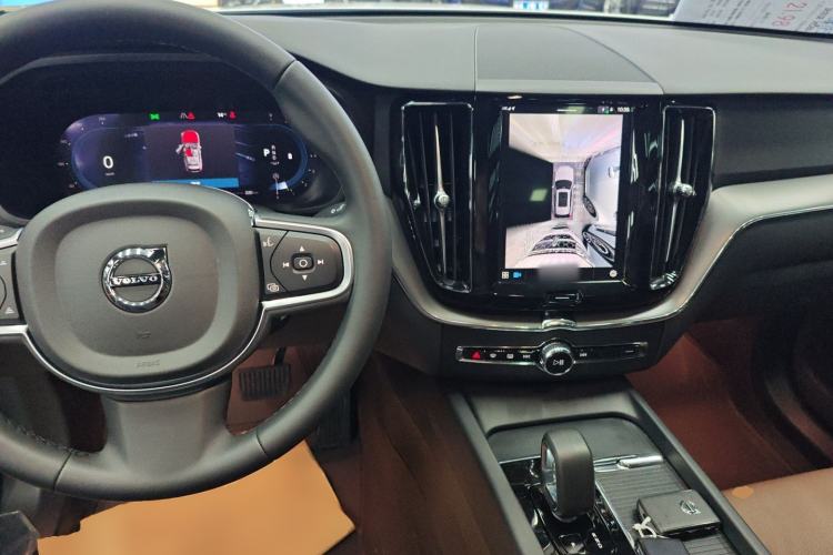 Used Volvo XC60 2025 B5 4x4 Smart Luxury Edition