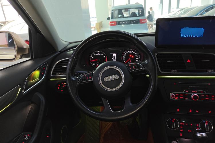 Used Audi Q3 2017 40 TFSI quattro all-wheel-drive sport model
