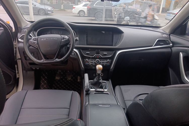 Used Venucia T90 2017 2.0L Manual ZhiShang Edition
