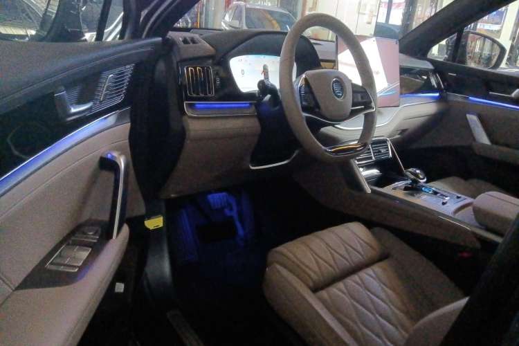 Used BYD Tang New Energy 2024 DM-i Glory Edition 112KM Flagship Model
