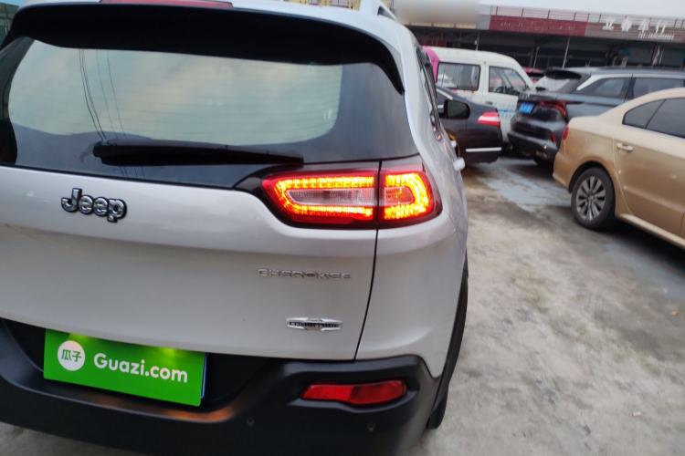 Used  Cherokee 2016 2.4L Leading Edition
