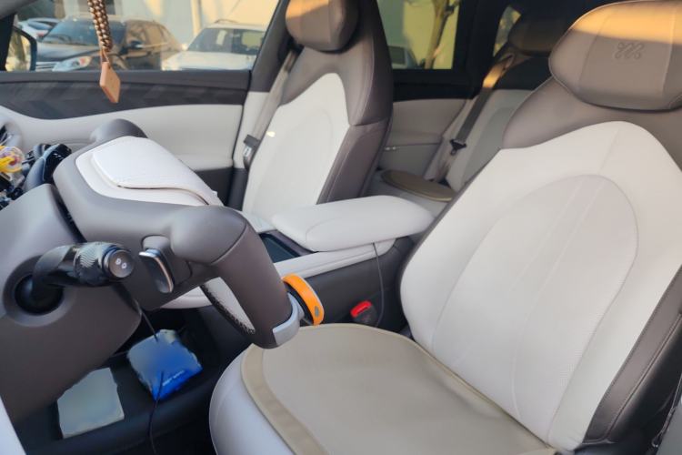 Used  LS7 2023 100kWh Lux All-Wheel-Drive Version