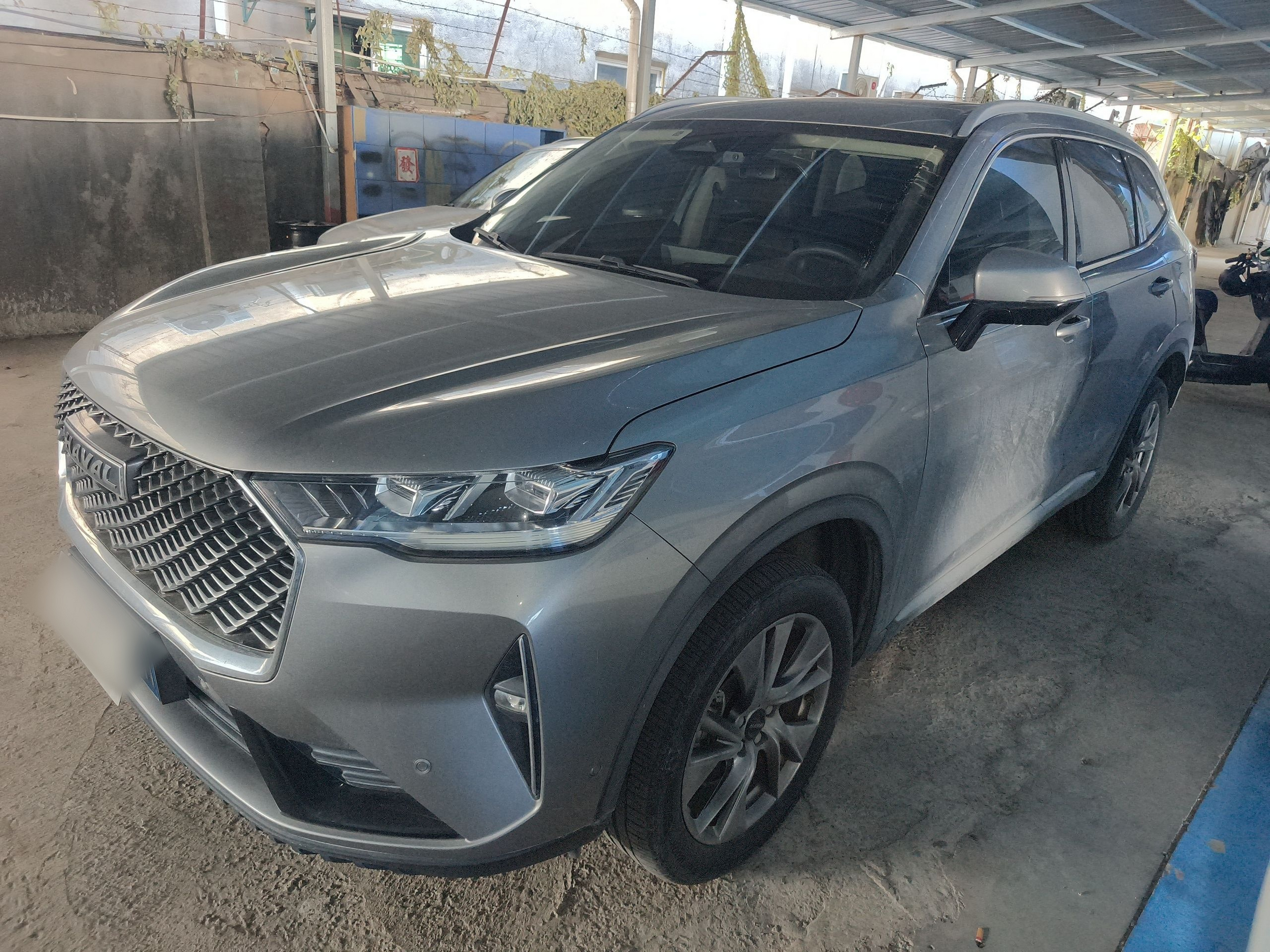 Под передней частью автомобиля