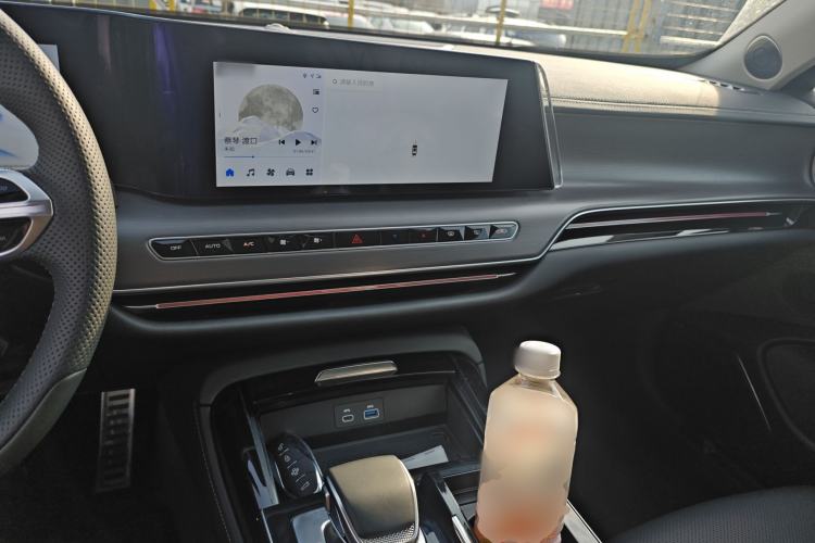 Used Hongqi H9 2025 2.0T Two-Wheel-Drive Flagship Private Enjoyment Style 5 Seats