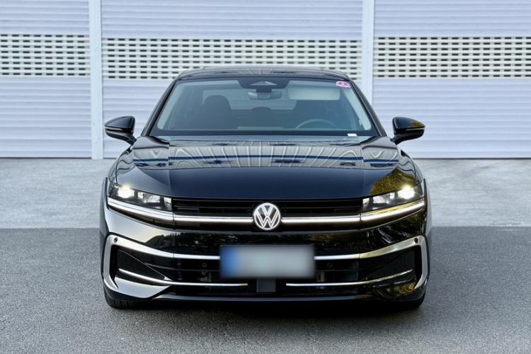 Used Volkswagen Magotan 2024 300TSI DSG Prestige Edition—A Real Eye-Catcher