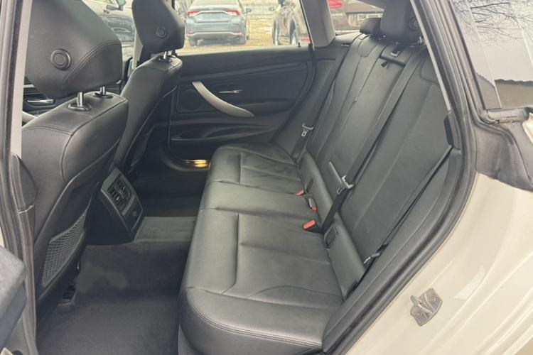 Used BMW 3 Series GT 2014 320i Leading Model