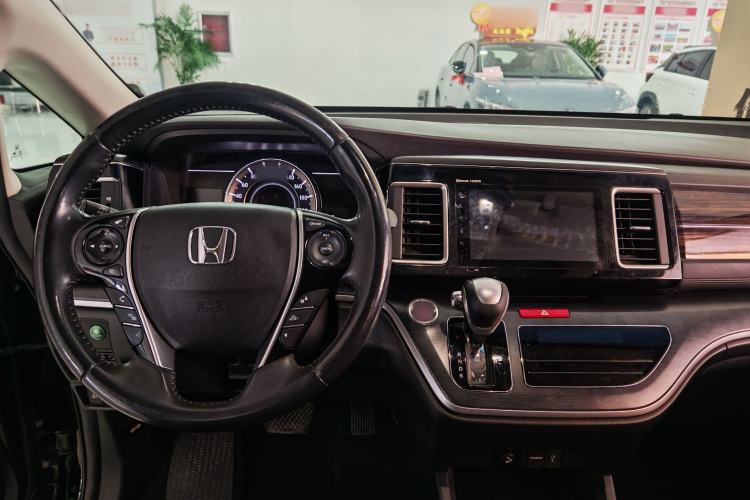 Used Honda Elysion 2016 2.4L Luxury Edition
