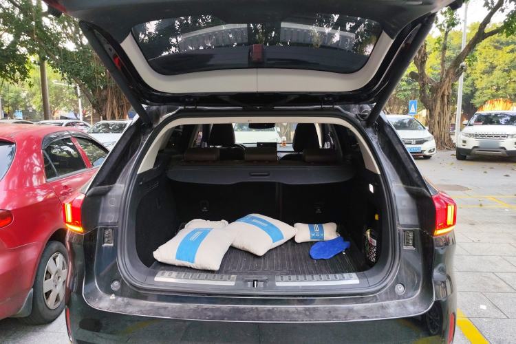 Used Wey VV6 2018 2.0T Two-Wheel-Drive Ultra-Luxury Version China V Standard
