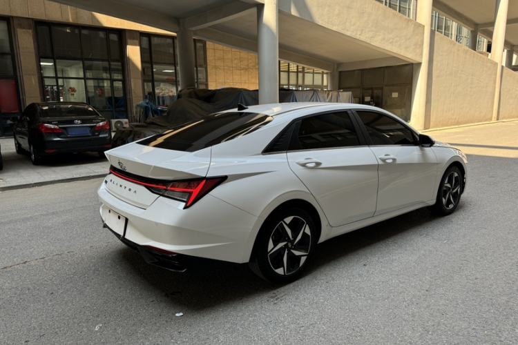 Used Hyundai Elantra 2022 1.5L CVT LUX Prestige Edition
