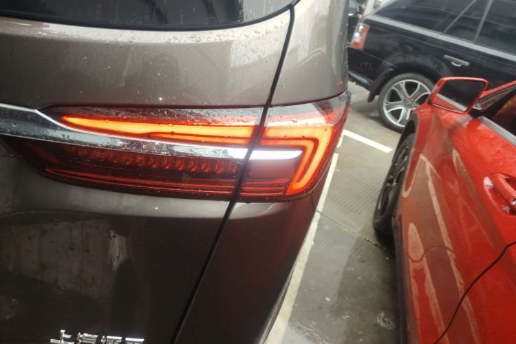 Used Buick GL8 2023 Land Executive Class Comfort Model
