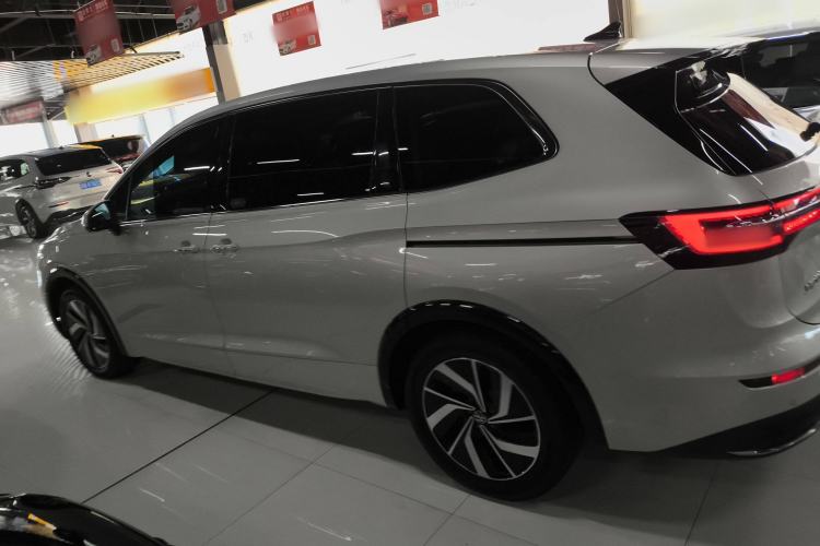 Used Volkswagen Viloran 2024 330TSI Luxury Edition
