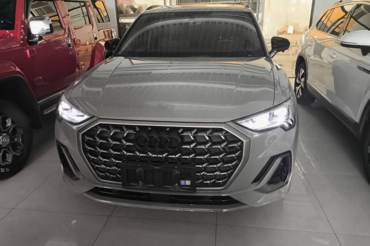 Used Audi Q3 2024 40 TFSI Fashion Dynamic Model
