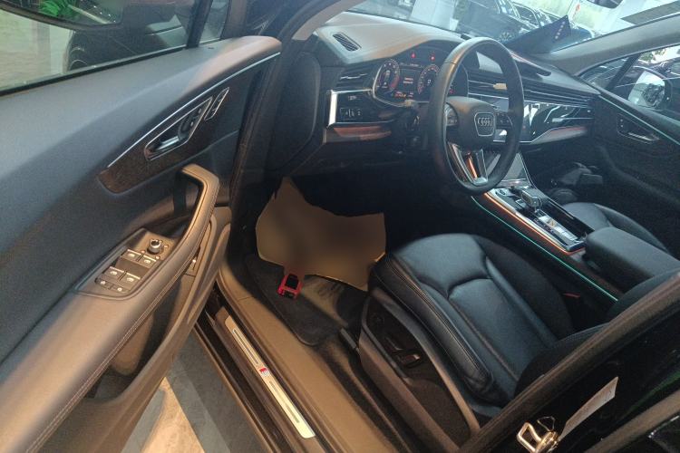 Used Audi Q7 2023 45 TFSI quattro S line Sport model
