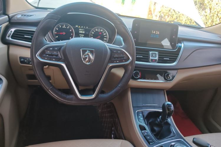 Used Baojun 730 2017 1.5T Manual Prestige Version 7 Seats