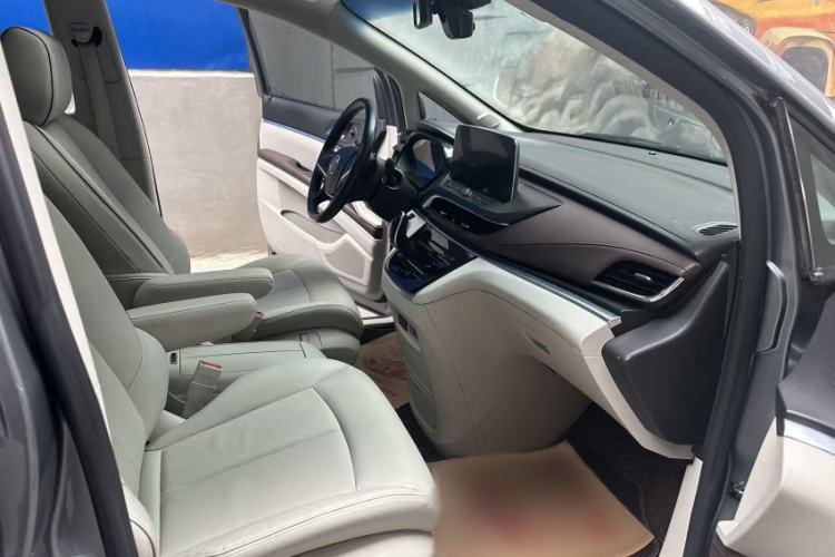 Used Buick GL8 2020 Land Business Class 652T Luxury Model
