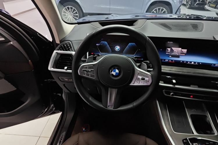 Used BMW X5 2023 xDrive 30Li Luxury M Sport Package