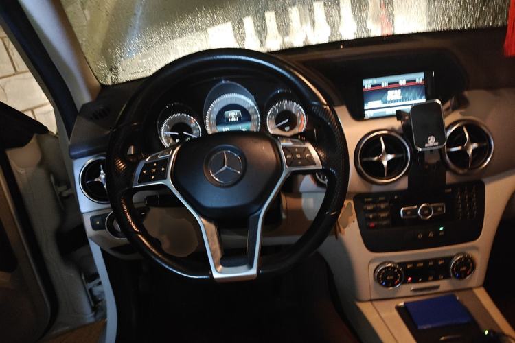 Used Mercedes-Benz GLK-Class 2015 GLK 260 4MATIC Dynamic Edition Ultimate Version
