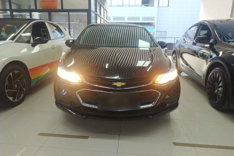 Used Chevrolet Cruze 2018 320 Automatic Pioneer Sunroof Edition
