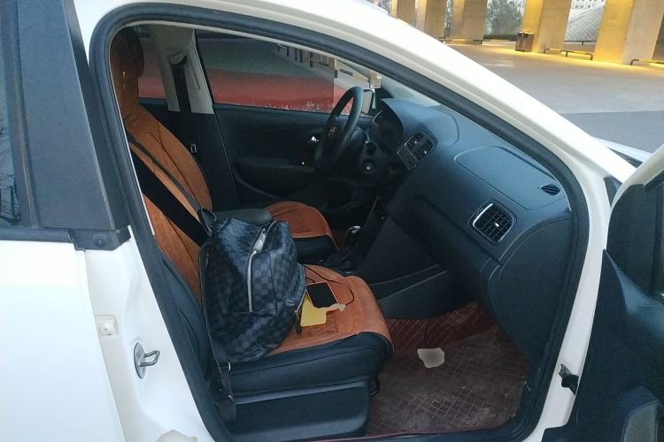 Used Volkswagen Polo 2014 1.6L Automatic Comfort Edition
