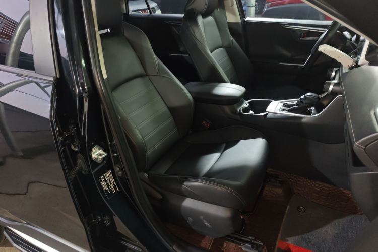 Used Toyota Wildlander 2021 2.0L CVT 4x4 Luxury Edition
