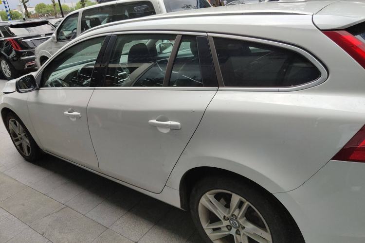 Used Volvo V60 2015 T5 Zhiya Edition
