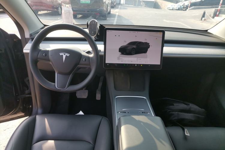 Used Tesla Model Y 2023 Long-Range All-Wheel-Drive Version