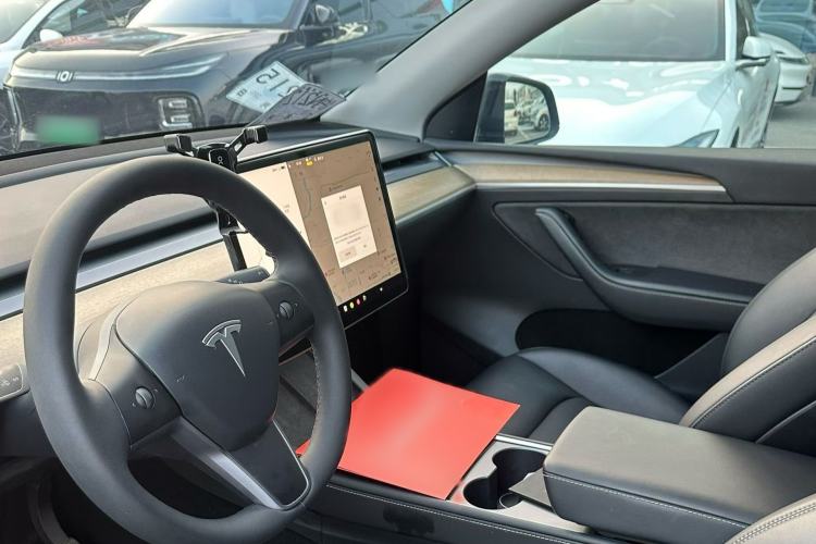 Used Tesla Model Y 2022 Rear-Wheel-Drive Version
