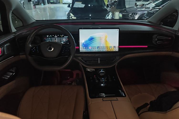 Used Denza D9 2022 DM-i 1040 Prestige Model
