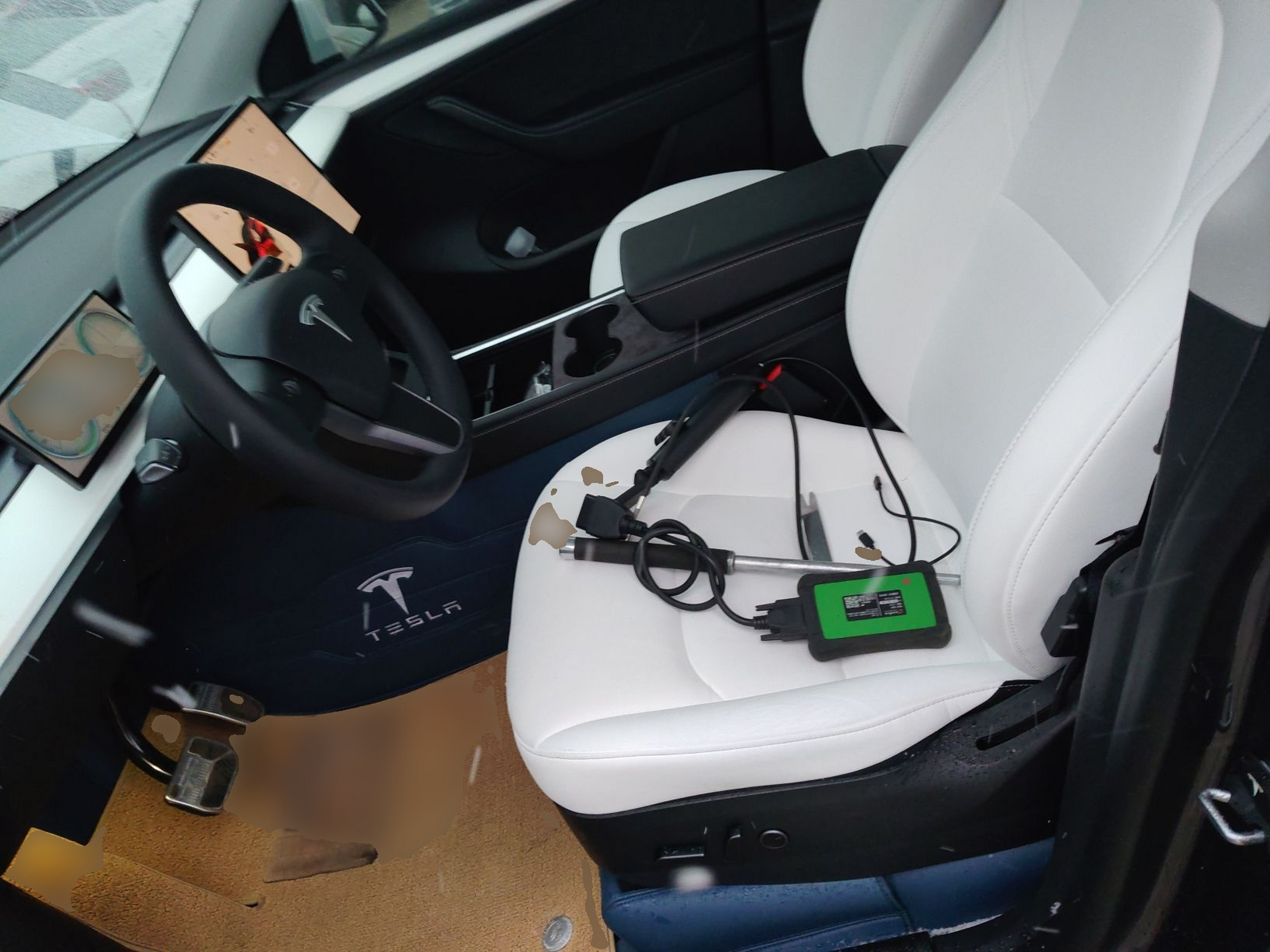 المقاعد الأمامية داخل السيارة