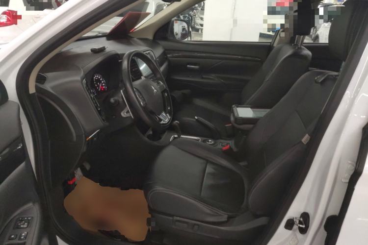 Used Mitsubishi Outlander 2016 2.4L 4x4 Luxury Edition 7-Seater