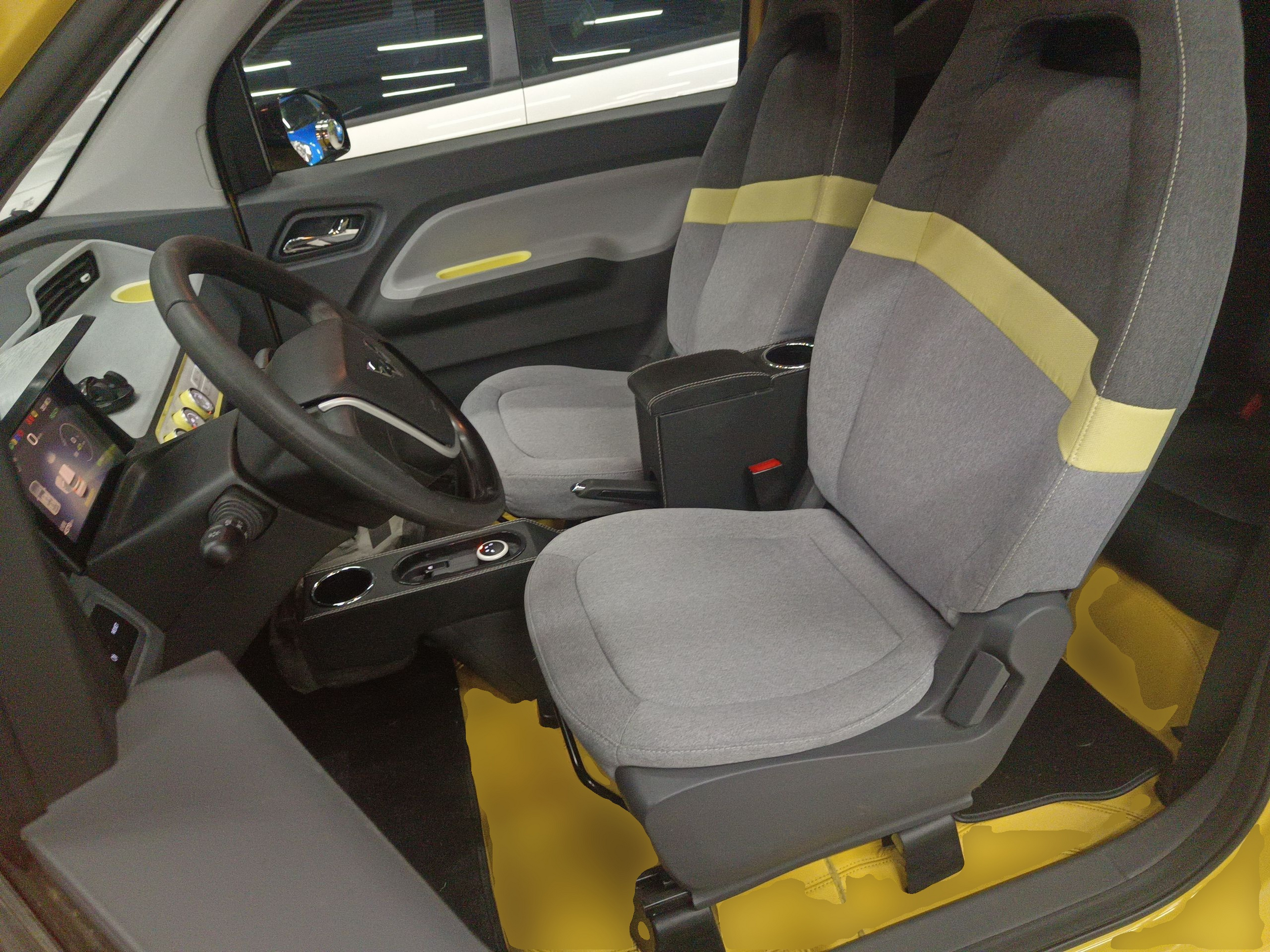 Переднее сиденье в автомобиле