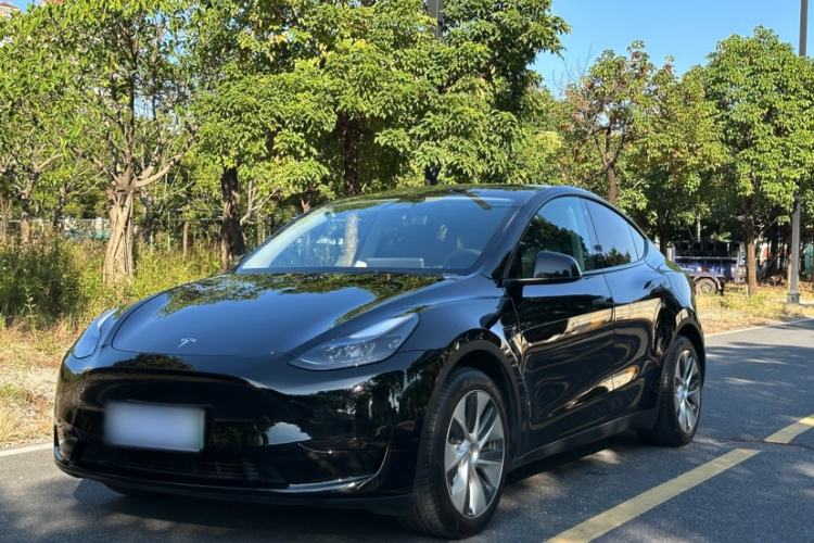 Used Tesla Model Y 2023 Long-Range All-Wheel-Drive Version