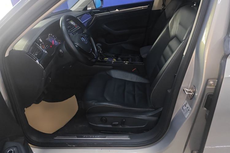 Used Volkswagen Phideon 2016 380TSI Two-Wheel-Drive Luxury Edition
