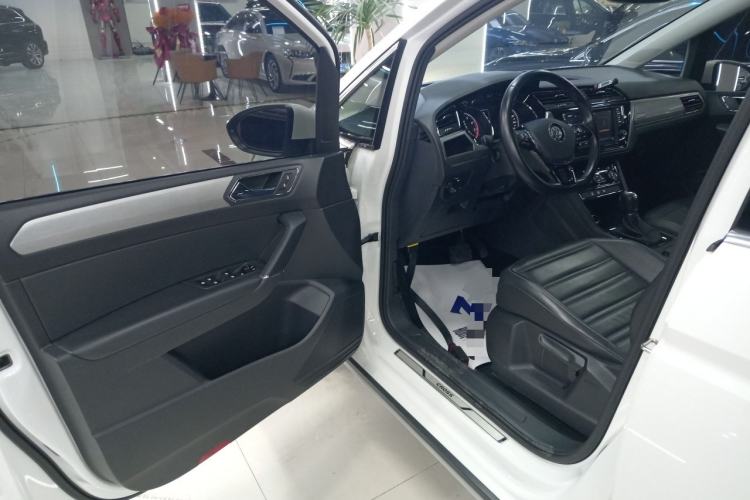 Used Volkswagen Touran 2018 Volkswagen Touran L 280TSI DSG Boundary Edition 7 Seats China VI Standard
